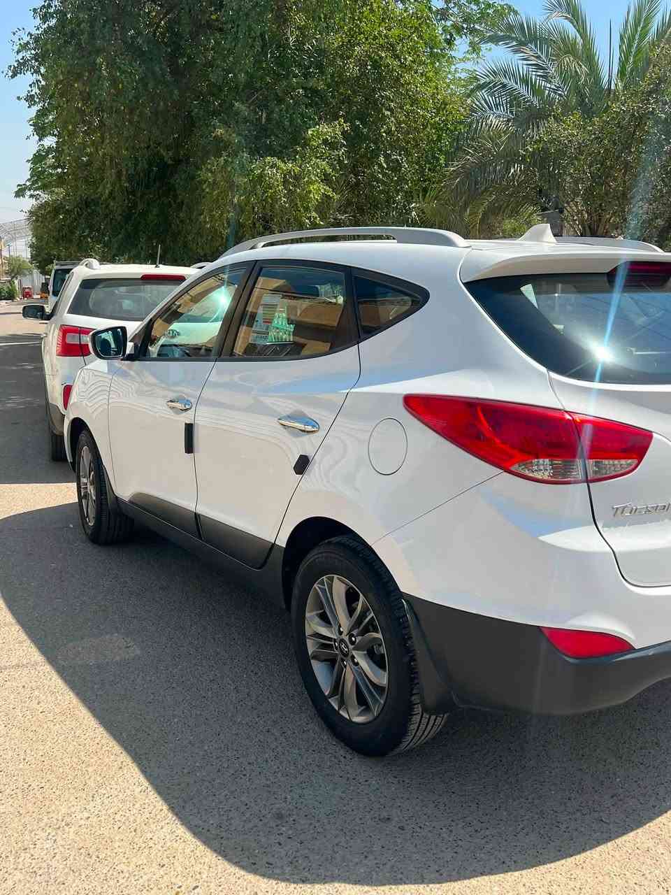 توسان 2014 خليجي اصل ب 120 تدك جرس
ماشية 140 كيلو 

محرك 2000 دوش المرغوب وكير AT على وضع الشركة بدون فتح 

تبريد قطعتين ثلج شرط ❄️

تخم تاير وحدادية ممتازة
شاشة 
كامرة خلفية
 اشاير بالمري  
بصمة
تحكم جهة ستيرن
داخل لونين
لايت زنون
المراية الوسطية تعتيم ذاتي 

رقم بغداد انگليزي بأسمي تحويل وين ماتريد

شرط كلش نظيفة بدون صبغ بدون معجون 
بارد باب  عكس السايق كلش قليل 
و رصعات حالوب بالقمارة 

السعر 135 بيها مجال 

***********
اتصال او  واتساب
مكاني بغداد / الكرخ
