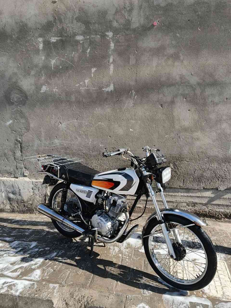 سلام عليكم دراجه نامه البيع مديل21 رقم وسنويه الى2028 دراجه حلوه نضيفه مكينته لا تنقيص ولا دخن مكان بصره حيانيه سعر1600 بيه مجال رقم***********
