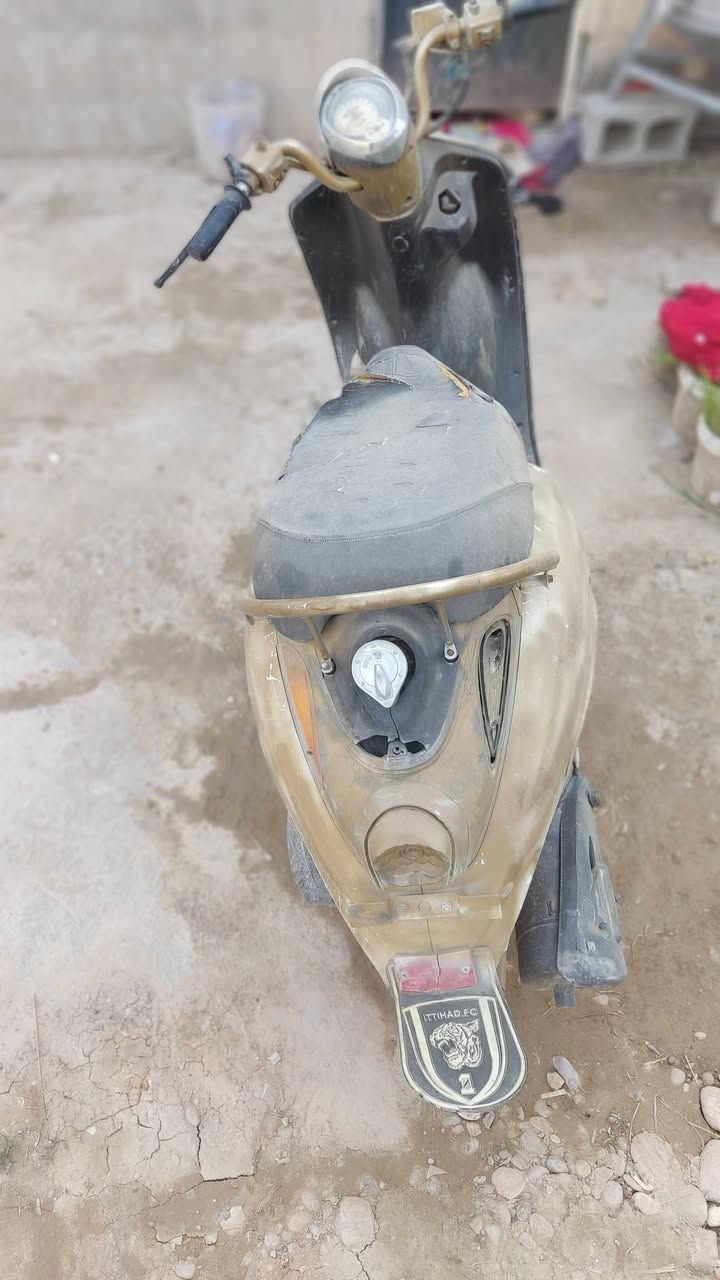 سلام عليكم شباب عدي هاي الدراجه البيع وسعرهه مناسب نقصهه بس كابريتر الشراي يتصل عل الرقم ***********
