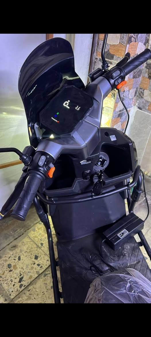 للبيع دراجه شحن نوع HVSموديل 2025 عدد النمر 4 سرعتها حقيقي 85 نضافتها 95 /ب100 جديده تشغيل عن بعد  دبل سويج دبل اشاره عالي ناصي زنون 6بطاريات وشحنتها تمشي 45 كيلو الاستفسار ع***********
