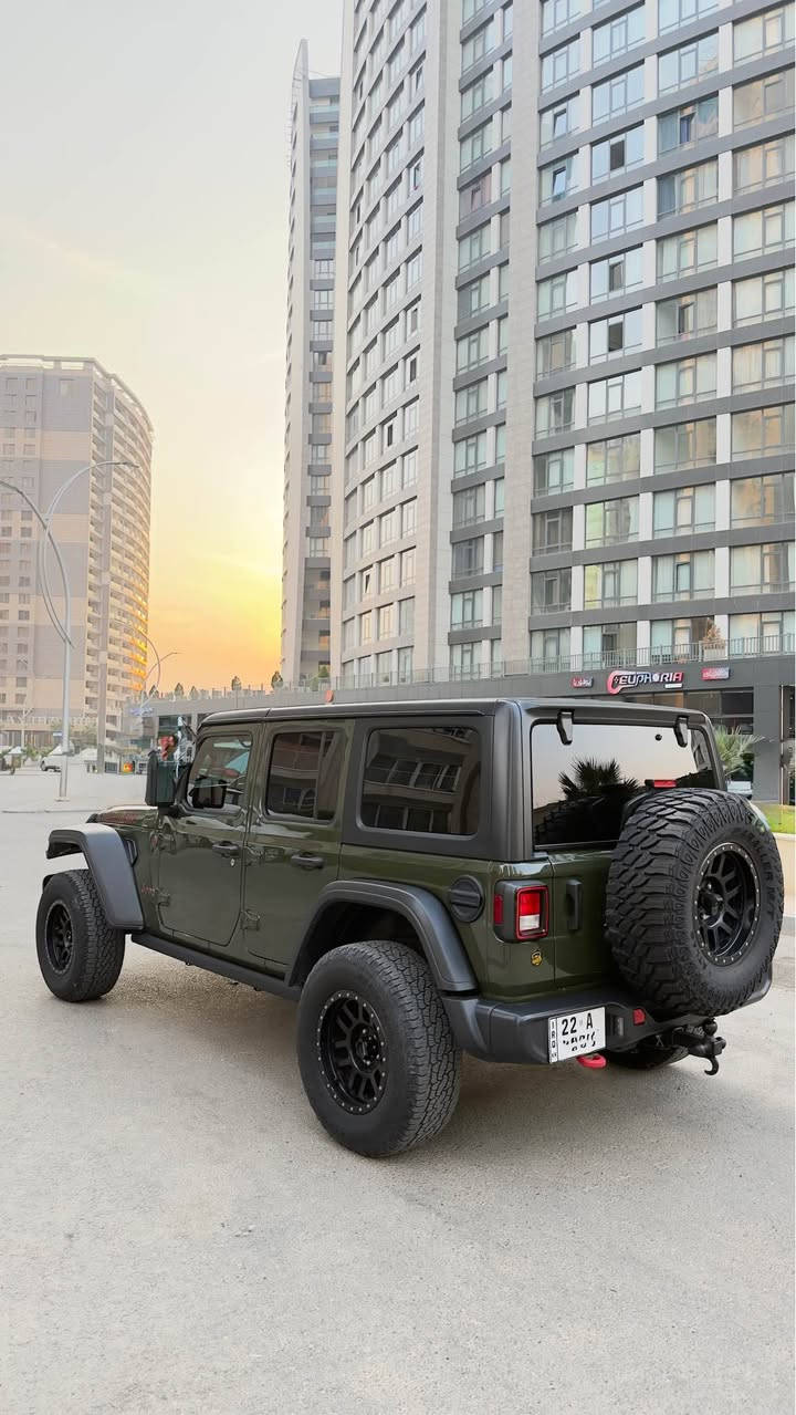 Jeep wrangler rubicon 2021 V6 
دوو پارچەی سبوغە و ٤ پارچەی کلێری ئەمریکایە بەس ئیرباگی سوکانی تەقیوە سەیارەکە بێ کێشەیەو ٤ تایەو ویلی نوێی لە ژێرە گێر و مەکینیەو و ئەسکل و کارەبای هەموو شتێکی بە شەرت ٨٧ هەزار رۆژشتووە .
سعری قفل قفل 240$ 
واتسئاپ *********** أربيل, العراق

