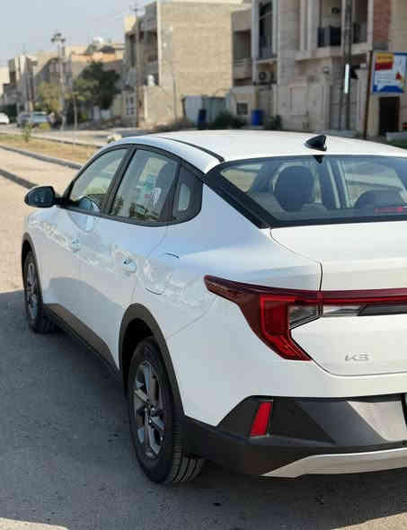 السلام عليكم اخوتي كي ثري K3 مكسيكي خليجيه وكاله الدوليه ضمان خمس سنوات مكينه ١٦٠٠ دوش 
مكفوله كفاله عامه مري شفط كامره شاشه نفكيشن حساسات امامي خلفي ماشيه ٣١ الف كيلو السعر ١٦٨ ورقه وبيها مجال اتصل وتدلل ***********
