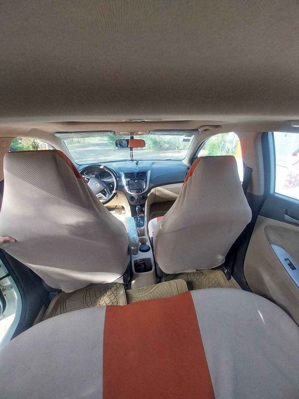 السلام عليكم اكسنت موديل 2014 رقم واسط دولي بسمي سنويه ل 28 محرك 1600 تخم ويل كب تخم تاير تبريد تتفئه 
ماشيه 185 حقيقي.  وارد خليجي مكفوله كفاله عامه       سياره مال بيت مامتعوبه العنوان واسط قضاء الزبيديه ***********// ***********
