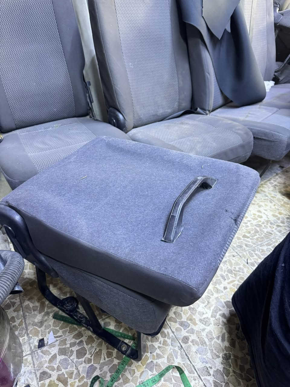 كشن نيسان ظهر قلاب ***********
سعر 130) اكو توصيل  ابو ليده سوده من جها الباب سلايت
