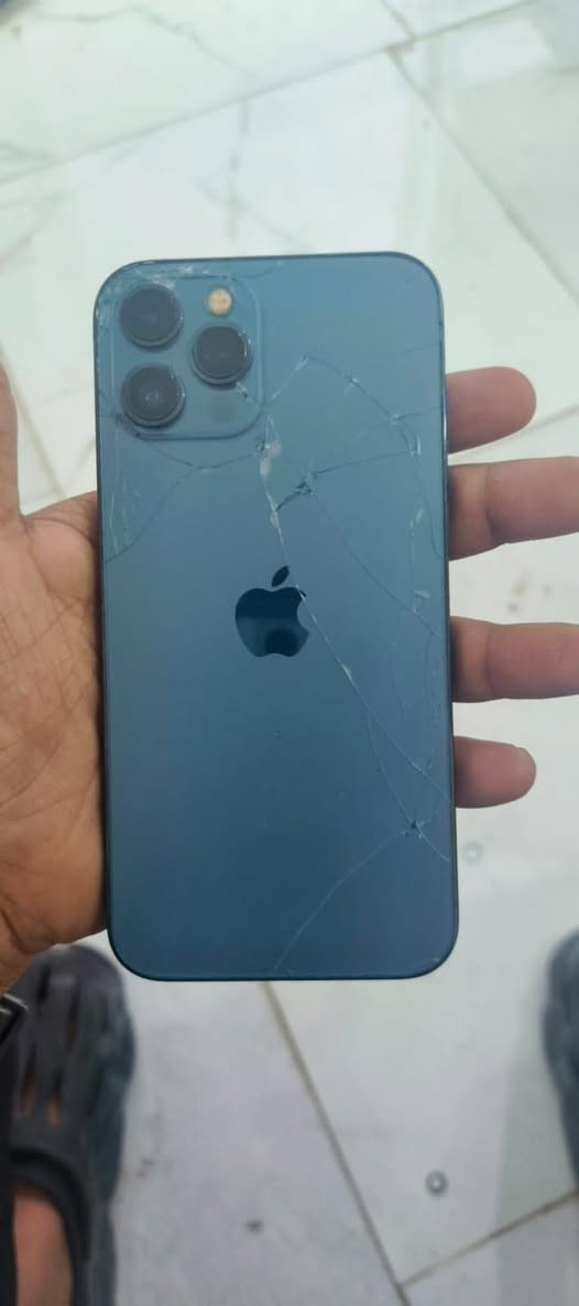 ايفون 12برو ماكس الجهاز مثل ما موضح بصوره مكسور الضهر 
وشويه من الشاشه الشاشتين مبدله البطاريه 77%
فيس ايدي شغال كلشي شغال 
السعر ٣٠٠ وبي مجال المكان الزعفرانية


**إذا كنت صاحب هذا الإعلان وتريد حذفه لأي سبب، رجاءا أرسل رسالة إلى الدعم الفني**