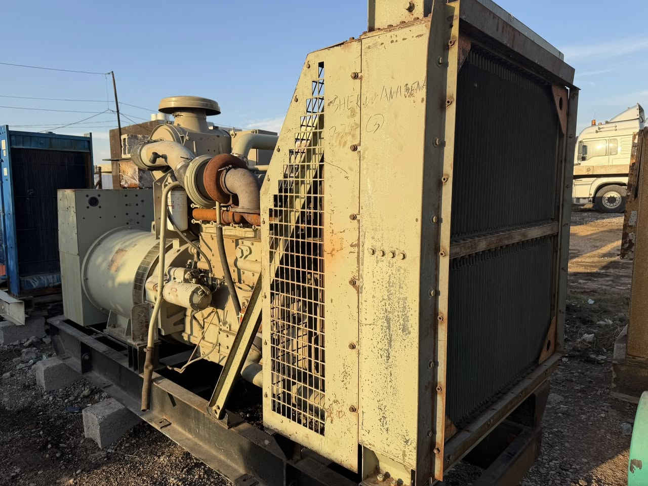 وجبه كمنزات ٦ وربع باله اوربي امريكي اصل
١ كمنز ٦ وربع ٦٠٠ كيفي امريكي
٢ كمنز ٦ وربع ٦٠٠ كيفي امريكي 
عنوان خانقين حي الصناعي كراج الشمال هاتف***********
