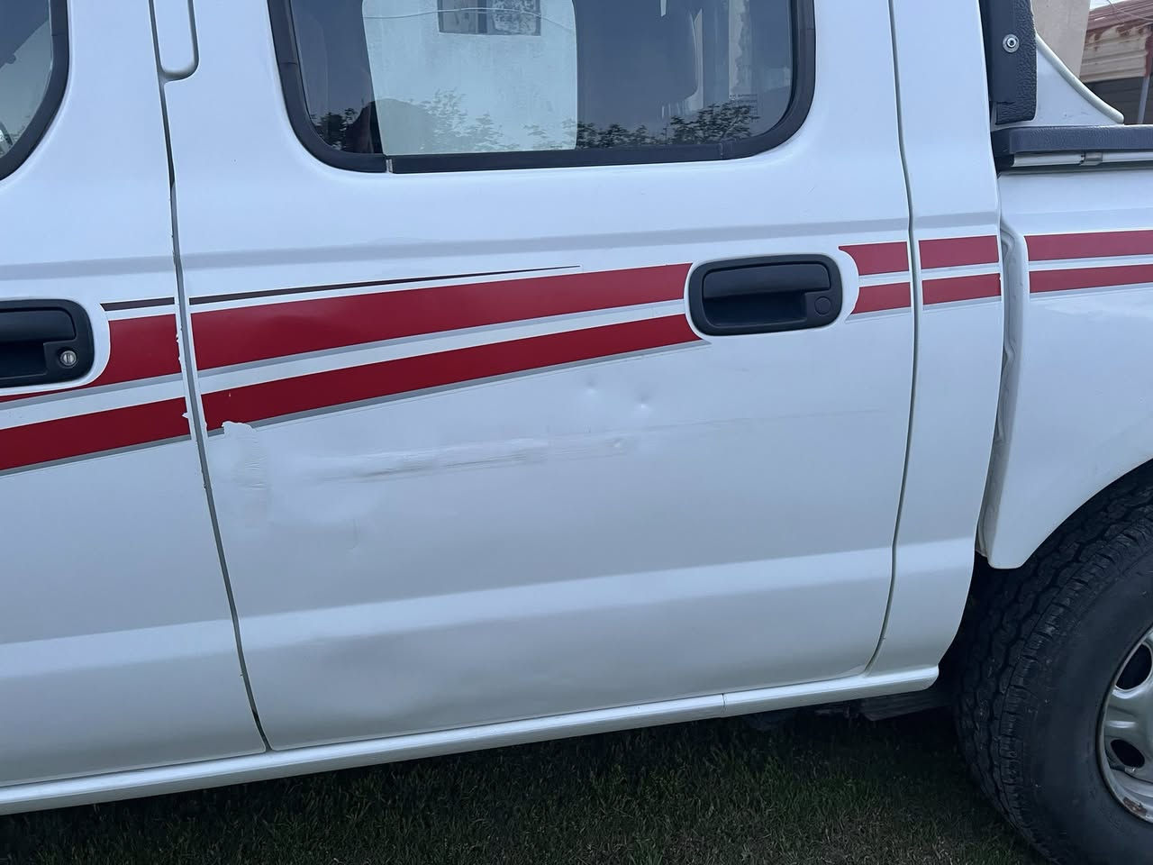 السلام عليكم 
للبيع نيسان بكم ٢٠١٠ 
رقم اربيل هزه بعده مو منتهيه تحويل مباشر 
بيه بارد بالباب شخط بعده ما مصلح 
كير محرك شرط ما مفتوح ع بلاد تخم تاير جديد 
مكان السياره تكريت / العلم 
السعر ١٢٧ وبيه مجال 
سونار موضح بالمنشور 
تفاصيل ***********
