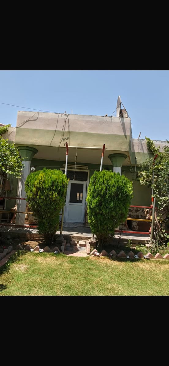 يا الله
دار للبيع مشمول بقرار تمليك مساحه 380 متر موقع حمزلي يتكون البيت من كراج كبير وحديقه كبيره مرتبه كلش و3 غرف كبيره ومطبخ كبير فقط الارضيه صب صقل صحيات كاشي فرع عريض كامل الخدمات  للاستفسار 

*********** 
السعر 98 وبي مجال
