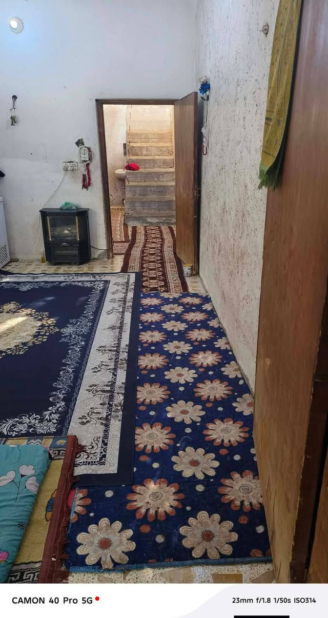 بيت مثل ماموضح طابقين طابو سند بيع اومراوس وياخذون فرق مساحة البيت 240 متر
استقبال ٨في٤
الغرف ثنين وحده٥في٤
 وحده ٦في٤
المطبخ٥في٤
الهول ٥في٣
الطابق الارضي طابوق والطابق الثاني  بلوك
كلشي موضح السعر 140وبي مجال للشراي
متشتري لتعبني بس تسال
العنوان  ديالى بعقوبة الرحمه قرب إفران دبي وقرب مدرسه الوزاعي أي استفسار عل هذا الرقم ***********
