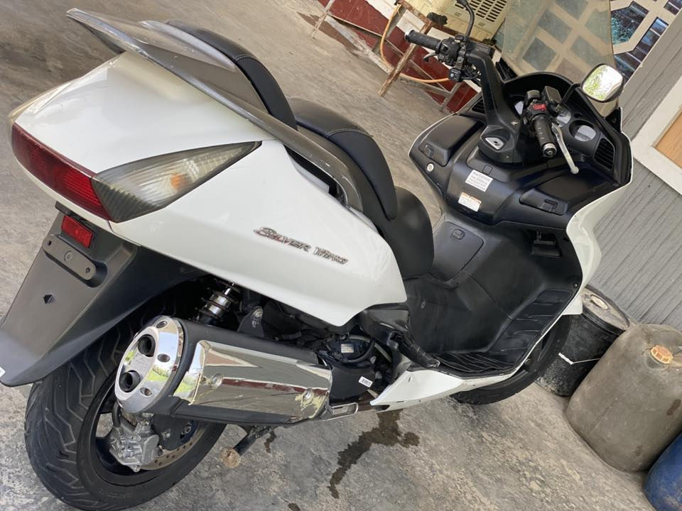 سلام عليكم شباب دراجه 
Silver Wing 400 CC
وارد خليجي مكفوله كفاله عامه 
الدراجه علا وضع الشركه 
برقي واحد ما مفتوح بيها 
بيها صبق بل صفحه اليسرء شبرين تقريبن 
ولباقي كلها مكفوله علا وضع الشركه 
او الكشر مثل ماموضح بل صور نضافته كدامك 
سويج سكيورتي 
اوفر مود نضام ABS شلعه تاكل الكاع  او معدل خير من الله
دشبول نفخ المرغوب منضومة زنون أصليه عالي ناصي 
دبلات جدد مكفوله تخم تاير بعده بل جيس 
الضفيره مالتها علا وضع الشركه 
المكينه ول دراجه بل كامل برقي ما مفتوح منها 
وراقها السعر ١٥ او بيها مجال 
بغداد الدوره   ***********
