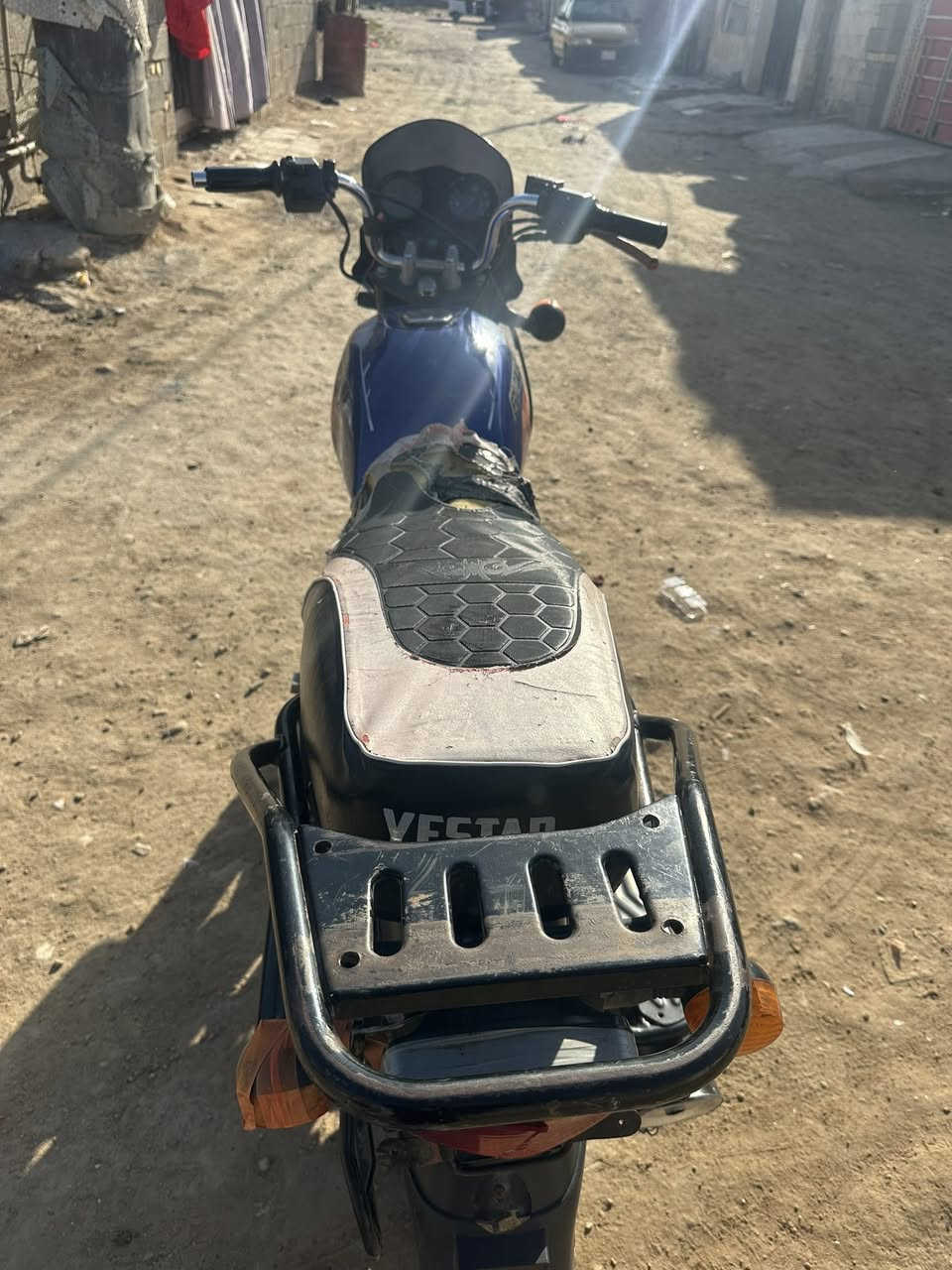 سلام عليكم بوكسر للبيع أوراق اصولي مديل 2021السعر 750 و مكاني أبو رمانه شراي يتصل ***********
