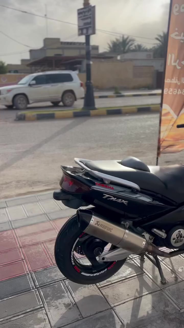 سلام عليكم 
دراجه T MAX 
مديل 2007
دراجه مكفوله من كلشي 
مي راديتر دهن اصلي 
كفرات الدراجه مكفوله من الشخط 
مكينه مكفوله من كل النواحي 
تايرات جديده صالنصه رياضي. 
جميع الكهربائيات تشتغل 
مكان الدراجه واسط قضاء الحسينيه 
تليفون ***********
السعر 17 وقابل للتفاوض
