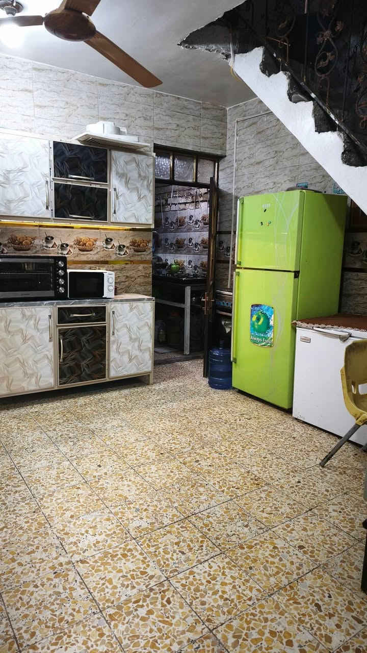 #يا_الله
#دار_للبيع
مساحة ١١٢ متر#طابوصرف
بيت للبيع مساحة ١١٢ متر طابو صرف طابقين يحتوي على 3غرف نوم كبار واستقبال 3حمامات الارضيه كلها كاشي والجدران سيراميك مثل مموضح بل صور موقع مميز مقابل مدارس في منطقة سبع البور ال4000 الموقع كلش حلو مقابل مدرسة الازهار لمزيد من التفاصيل #هاتف_***********متوفر واتساب والخاص مفتوح اعتذر عن الإطالة
