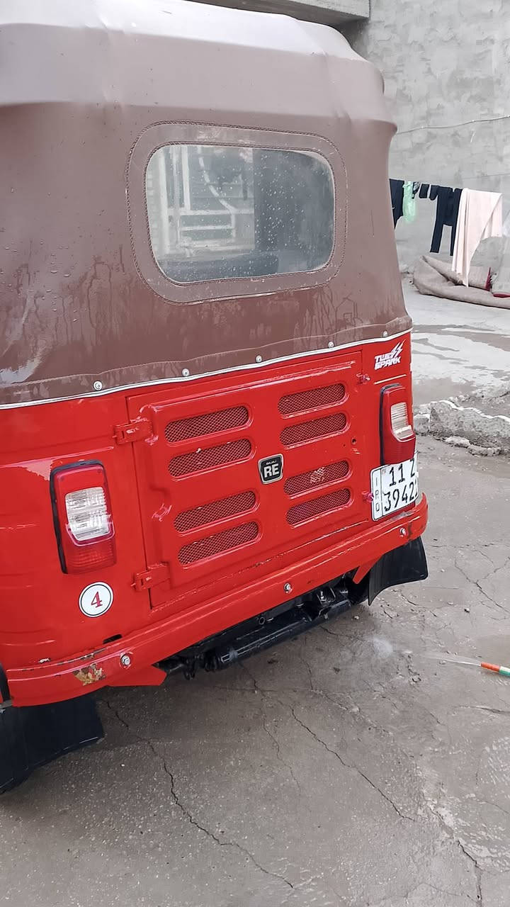 سلام عليكم تكتك للبيع 18 شهر 8 رقم وسنويه تحويل ثاني يوم تكتك ما نقصهه اي شي كبل لشارع تكتك خير من الله سعر 5500 كماليه معوقين رقم ***********
