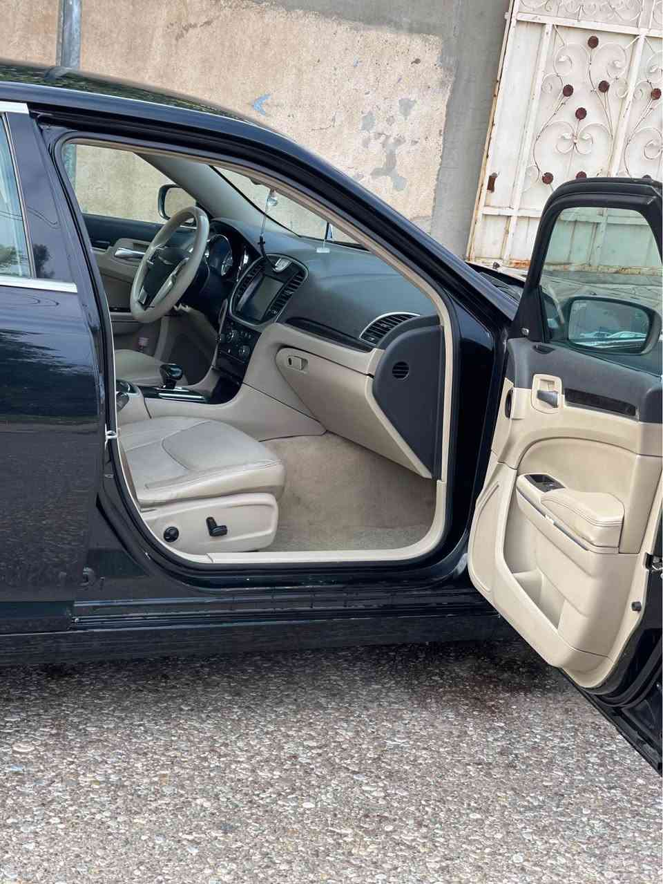 سلام عليكم 2012. S
بدون ضرر فقط مكانين بارد سنويه جديده ارقام جديد بطاقه بانزين موجوده 
مواصفاتهه المعروفه 
داخل عسلي 
كير طياره 
كشنات حار 
تشغيل عن بعد 
استخدام شخصي سياره ماشيه 160 حقيقي 
محرك كير بشرط بلاد بدون فتح شراي خابر ع رقم *********** سعرهه 175 سياره جديده كركوك, العراق
