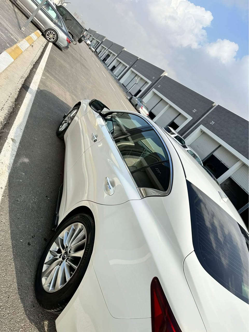 Infinite Q50 
موديل ٢٠٢١
سيارة فول مواصفات 
ماشي ٥١ كم
بابين صبغ بدون دواخل بدون ارباك 
سياره نظيفة بدو نقص 
كشنات جلد تدفئة تدفئة ستيرن 
محرك ٣٠٠٠ توين توربو 
سنوي رقم جديد اربيل 
سعر ١٨٨$ بي مجال
مكان اربيل 

*********** أربيل, العراق
