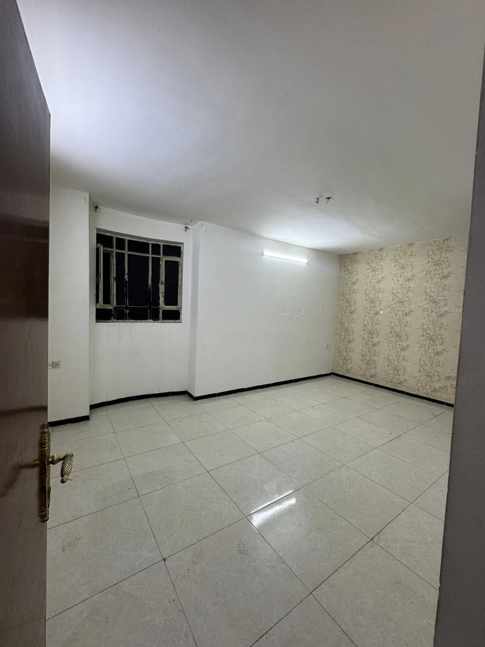 #للايجار______في_______السيديه
شقه طابق  2 مساحه 130 متر🔶

تحتوي على 2 نوم وصاله ومطبخ وخدمات 🔶

#الايجار 550

موقع السيديه شارع الخيزران 📍

للاستفسار الاتصال على الارقام التاليه
***********
