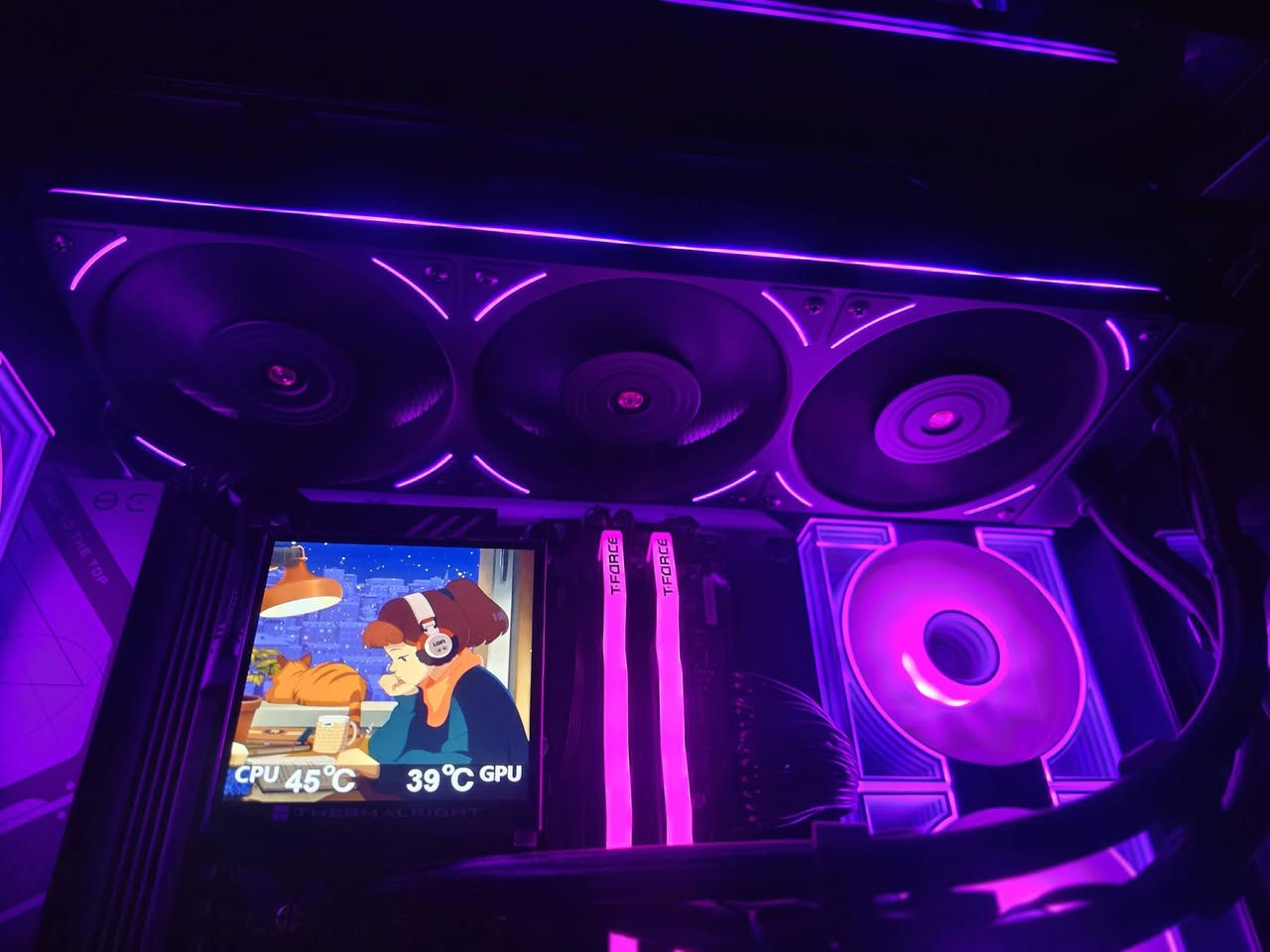 R7 7800x3d 
b650 eagle gigabyte 
5070ti 16g gigabyte gaming oc
tforce 16x2 6000mhz 
1tb lexar nm620 
fsp vita 850w gold full mod gen 5.1 3.1 atx
thermalright hypervision 360lcd 
dy470 case

msi 274 2k 27 165hz 
الشاشة الي بالطول فقط للبيع
الشاشة بيها ضربة من جوة مو كلش مبينة
التجميعة مستخدمة بحالة جدا ممتازة 
كل الكراتين موجودة و تفحص شكد ما تريد 
السعر 3.700.000 قفل 🔐 
العبيدي شهداء الاولى

***********
متواجد فيس واتس اب
