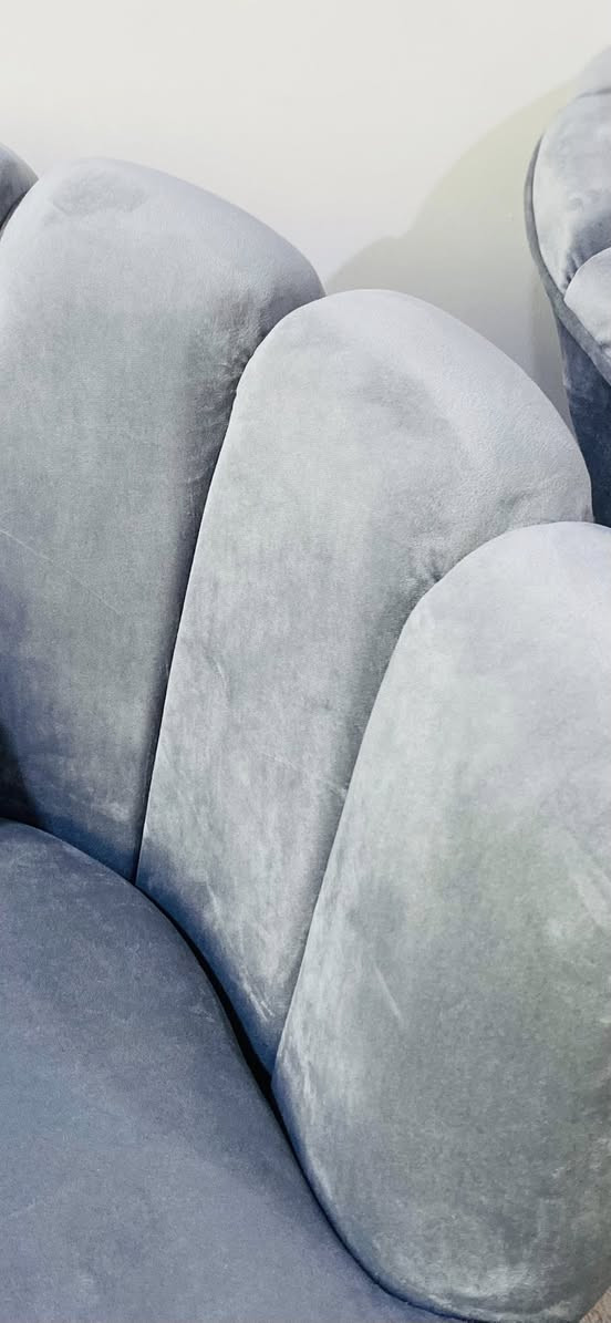 دوو تاک قەنەفە جۆکەر رەنگی رەساسی قوماش قەیفە قاچیان سلڤەر ئاسن. زۆر کوالیتیان بەرز و جوانە. نرخی هەردووکی ١٥٠ هەزار و مەعمەلە. شوێن کەلار 
***********
