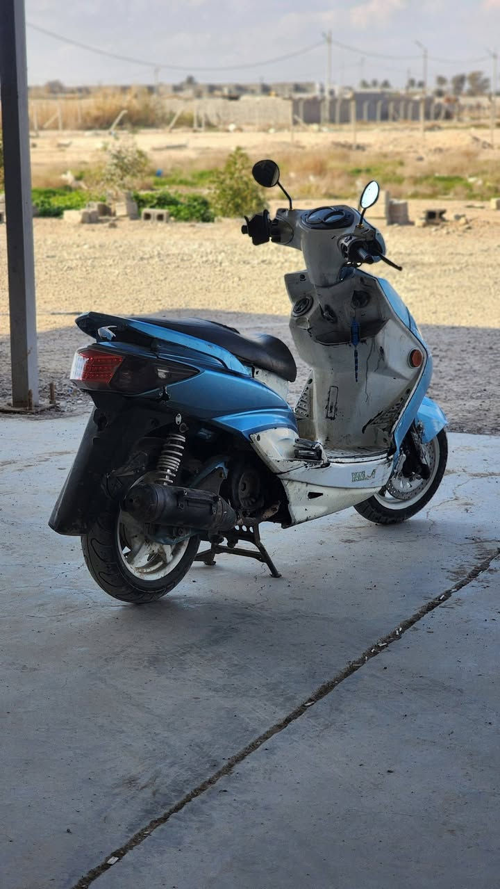 دراجه سكنس فحل نوزل فقط كفراتها شويه تعبانه من محرك نضيف وشلعه خير من الله السعر ٧٥٠ بيها مجال حك الجيه العنوان ديالى بعقوبه تليفون ***********
