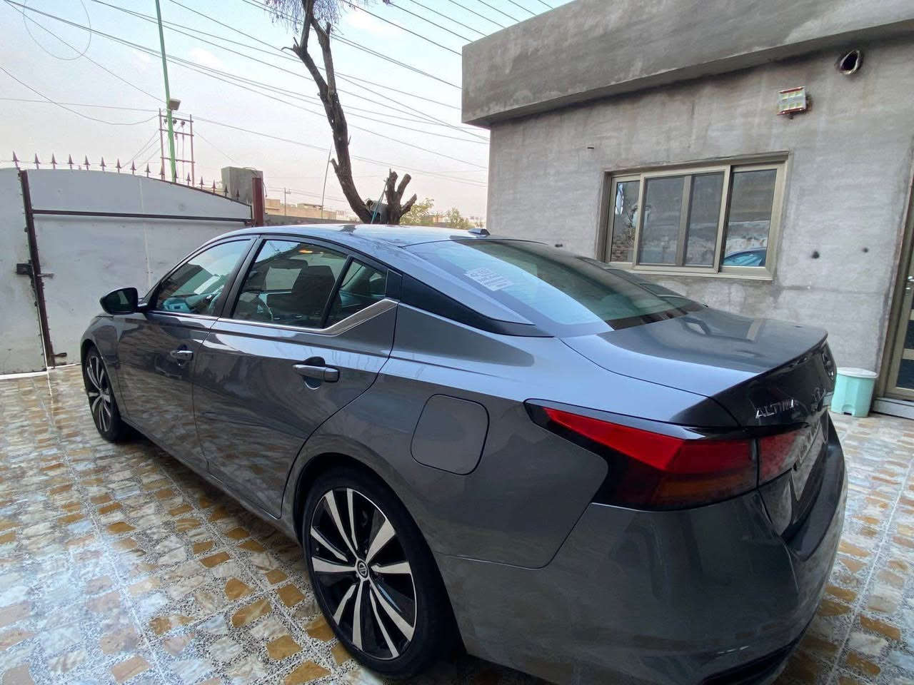 سلام عليكم 

نيسان التيما 2021 

مواصفات / SR 

السعر / 150 وبي مجال 

الضرر / الباب الخلفي مبدل بلادي وشبر تعديل بارد بل جامرلغ الامامي وبل جامرلغ الخلفي 

سيارة بدون حالوب شرط 

كير ومكينه شرط مامفتوح 

عداد السير / 78 الف 

رقم وسنويه كامل جديد 

رقم صاحب السيارة / *********** كركوك, العراق
