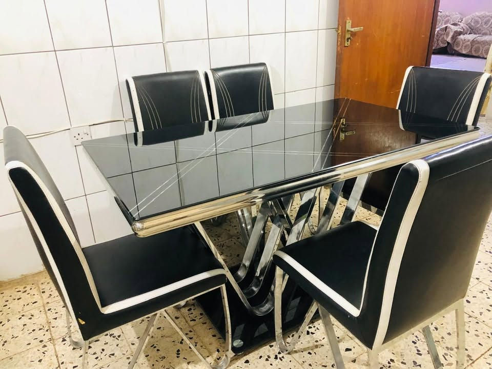 ميز طعام نظيف جداً اخو الجديد ارجل ستيل مع ٦ كراسي والتوصيل مجاناً
السعر
6 كرسي ٢٥٠ الف
للتواصل هذا الرقم 
***********
