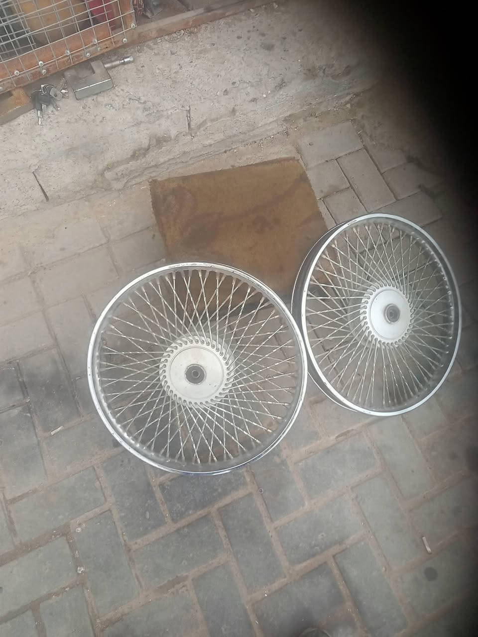 سلام عليكم شباب للبيع شواصي ،،، وياله امامي مكاني بيوت دوميز يم موقف كيات
 ***********@
