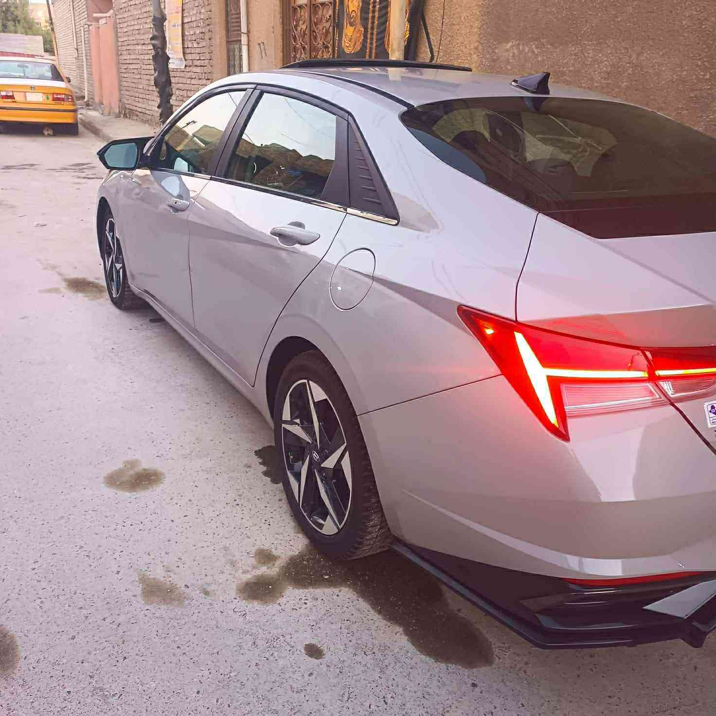 السلام عليكم
هونداي النترا
سمنتي

موديل2023 

محرك 2000 دوش 

المواصفات فول

بصمة تشغيل 

بصمة ابواب 

تشغيل عن بعد 

شاشه كبيره 

دشبول متصل 

شاشه دجتال 

لد بالدشبول متغير

كامره خلفيه 

تحكم ستيرن فول

ويل كب

رادار امامي

رادار خلفي

رادار جانبي نقطه عمياء

تحديد مسار

قياده ذاتيه

تنبيه خروج عن المسار

لد نهاري

 صور الحادث ب المنشور 
سعرها ب ١٦٥
***********
