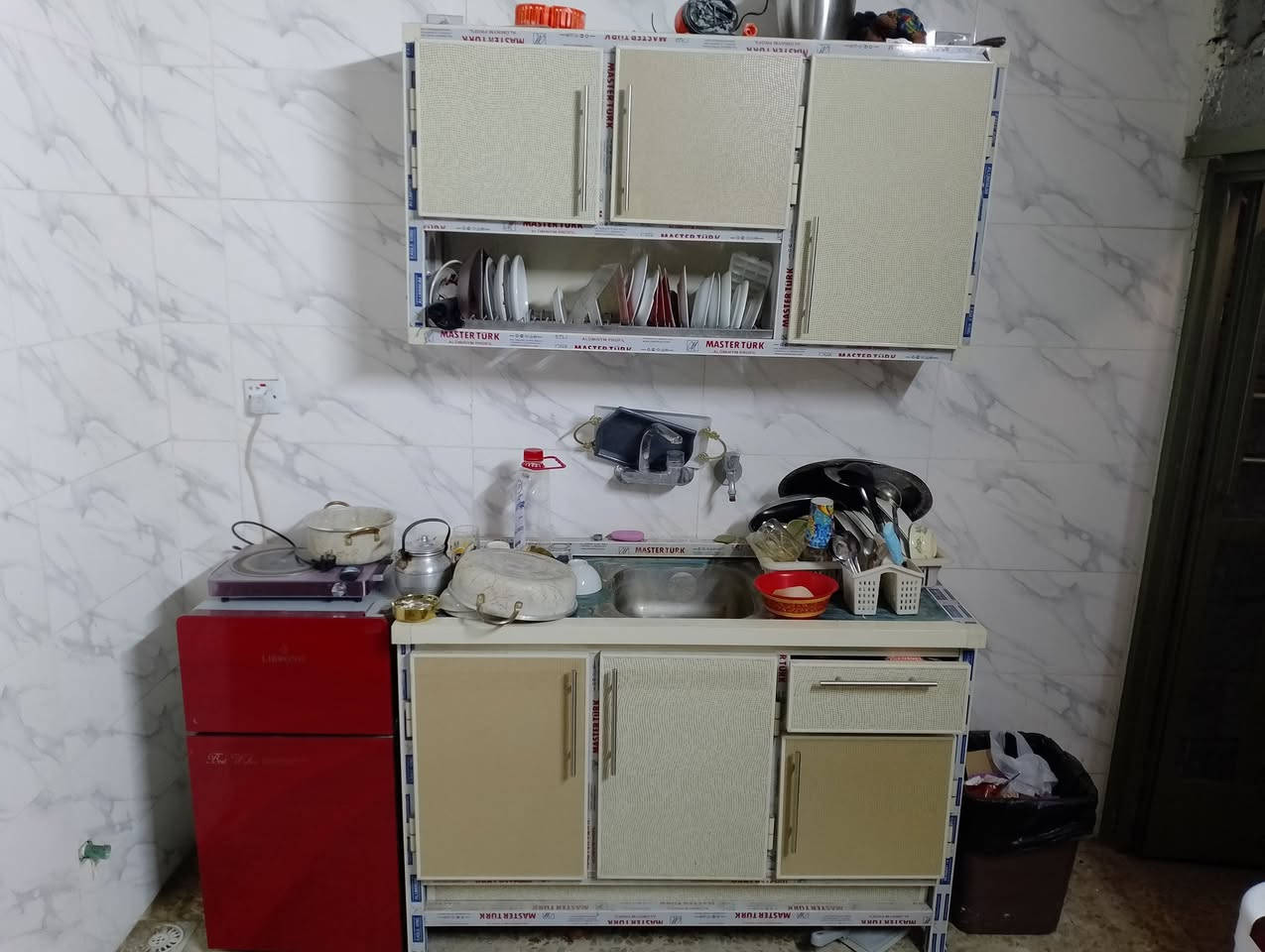 السلام عليكم بيع كونتر متر او نص السعر 150نضيف اي ضرر مابي تخم نضيف السعر 250 المكان الزعفرانيه الستفسار خاص الرقم ***********
