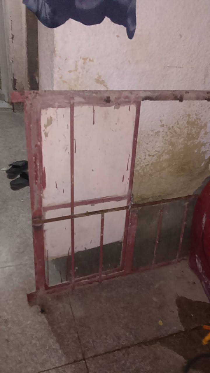 ابواب للبيع باب مطبخ ولاب غرفه نظيفات جدا وشباك وقفص مكيف ت***********@
