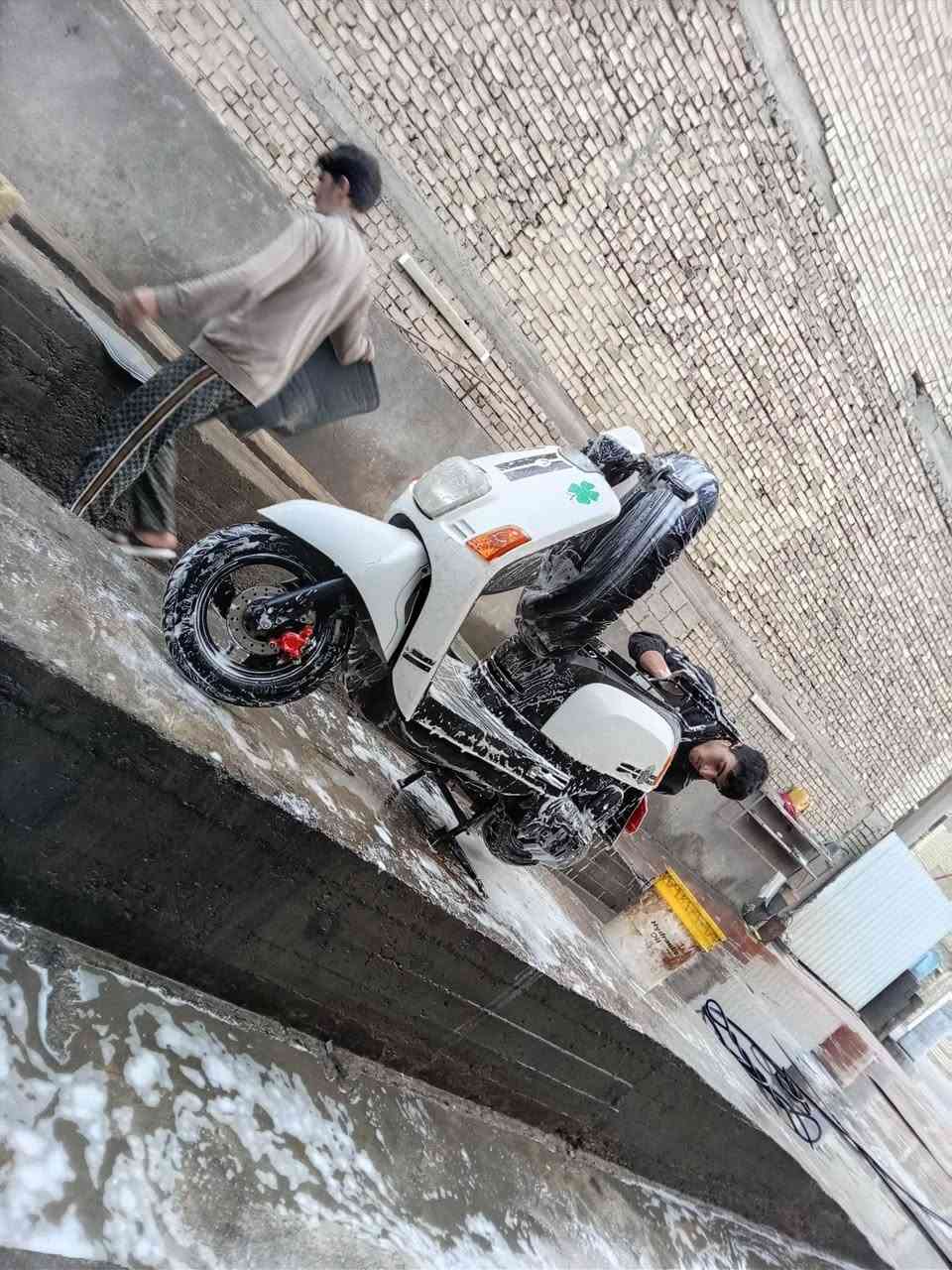 سلام عليكم دراجة ماكس بوليس كابريتر دراجة مكينة ناعمة كهربائيات شغالة دبل إشارة سلف هندر شغال حيل حلوة كفر بلادي السعر 700 وبيهة مجال حك الجية رقم هاتف *********** مكان بغداد العبيدي
