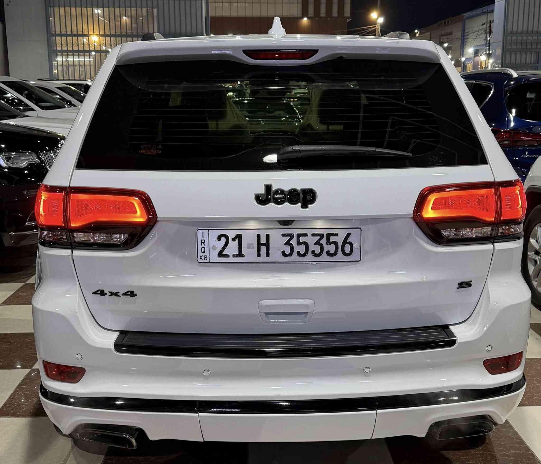 سلام عليكم .
للبيع او مراوس حسب القناعة برقم شمالي فقط.

السيارة: جيب گراند شيروكي ( S ) خليجي .
موديل:2022.
محرك: V6 .
ماشية:46.000 الف فقط .
مكان : اربيل مدينه معارض معرض (صدرالدين) .
الصنع : خليجي  وكالة (هارلم) . 

مواصفات: S .

* سيارة مكفولة من الصبغ والتعديل والتبديل كفالة عامة من كل شي كفالة عامة .

*سيارة بشرط تحويل او وكالة بنفس اليوم .

للاستفسار اكثر : 

***********
***********
محمد الداودي .
