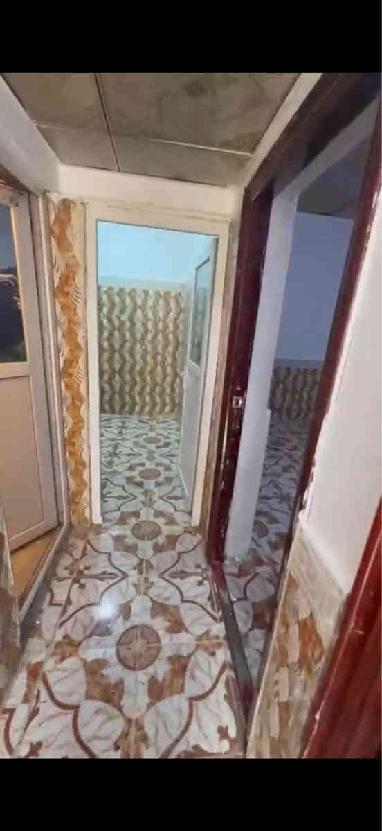 شقه ارضيه غرفه وصاله ومطبخ وحمام مشترك 
العنوان التنومه شارع 49 قرب مطعم فلافل لبنان 
يوجد فديو توضيحي للشقه
للاستفسار 
*********** البصرة, العراق
