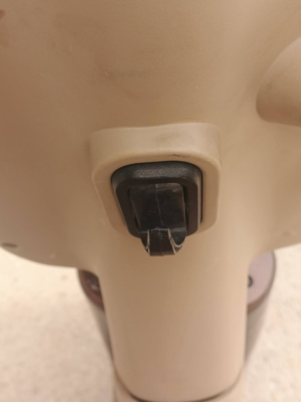 السلام عليكم شباب دراجة شحن للبيع أو مراوس ب ار 9 للاسفسار الاتصال على الرقم ***********
