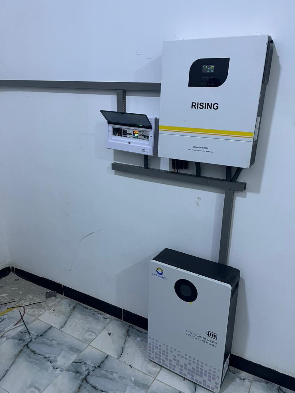 #مستمرين_بالعمل_في_ناحية_الزويه تم تنصيب منظومة ليثيوم 12 امبير نهاري مع 10 ليلي لأحد زبائننا في الزويه مع وصل ضمان حقيقي #وبالتقسيط_المريح
#بطارية ليثيوم حجم 10 كيلو واط #بضمان 5سنه
#انفيرتر رايزنك حجم 11 كيلو واط  #ضمان سنه
#الواح لونجي حجم 615 واط عدد 6 #بضمان 10سنه

ادخل للصفحة شوف العروض شركة الرجا للطاقة الشمسية
تشدلك منظومتك بالنقد والاقساط من خلال المنصه
#لا_كفيل_ولا_مقدمة_تدفع_من_الماستر_18_شهر
#واذا_تنطي_مقدمه_ينزل_السعر
العنوان محافظة صلاح الدين - بيجي -المسحك
للحجز والاستفسار الاتصال على الأرقام التالية:
*********** صلاح
*********** صلاح
*********** محمد
*********** محمد
