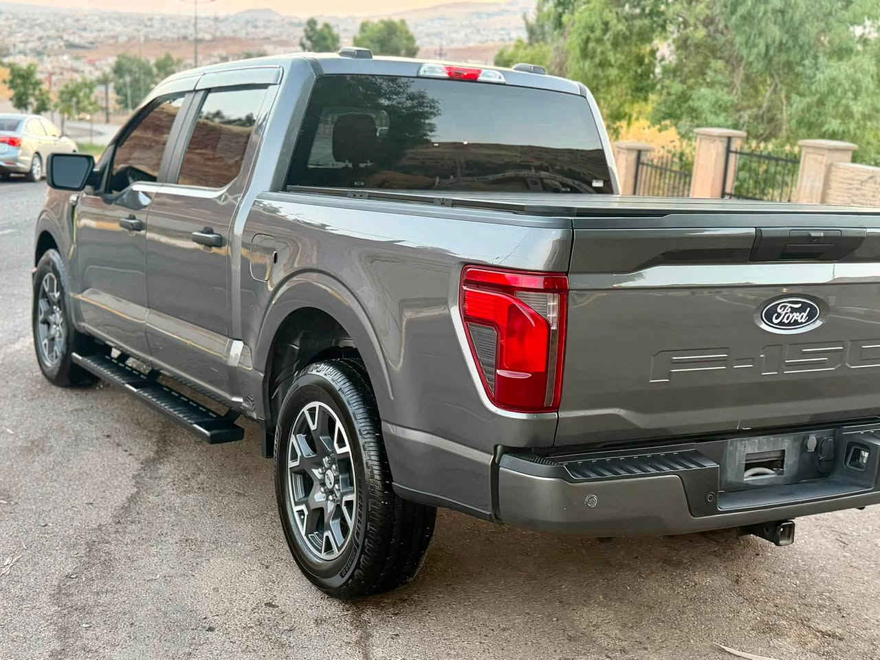 فۆرد F150 مۆدیل 2024
مەكینە 2.7  ئیكۆ بۆست مەرغوب

دەرگا گەورەی بۆدی كورتە

گێچ ئەلیكترۆنی

كامیرە و رادارە 360 پلە

تەبرید مەركەزی

شاشە گەورە 12 انج

گیر ئۆتاماتیك 10 نمرە

نیزام كارپلەی ئەندرۆید

لایت LED

26 مایل رۆیشتوە

ویل گەورە

زۆر مواسەفاتی تر

سیارەكە نمونەیە لە جوانی بێ قەپ و قۆپ تەنها چاملغی پێشەوەی لای سەكن بۆیاغە بێ ناو گرتن هیچی تری نیە پێش و دوای كەپسە كامل جوانكاری بۆ كراوە

چوار تایەی لۆكی لە ژێرە 

رەقەم كاتی ٣ مانگی لەگەلە

سعر : $ 278

***********
