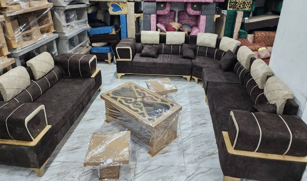 ⛔️ العرض المميز لفترة محدودة 9 أشخاص👍🏻⛔️ بس ب😍 مليونين و900ألف طقم كنب مع 🎁طاولات هددية🎁
📲لحق حالك واحجزز
🛑الطقم المميز والاكثر طلب
😎#طقم #كنبايات
🔴#المواصفات: 
 ✅  خشب شوح
✅#سفنج ع 12سم. ممتاز اول
✅#قماش مرمرة تقيل
✅#صندوق 😍
✅#الطراحة متحركة مذودة بسحابات لسهولة الغسيل🌙
# قواعد لوكنز لون الدهبي  

📛#أستلم نفس الطقم يلي بالصوره


**إذا كنت صاحب هذا الإعلان وتريد حذفه لأي سبب، رجاءا أرسل رسالة إلى الدعم الفني**