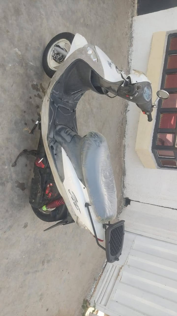للبيع ماكس منغولي ما مفتوحه بوشه بلادي دراجه شلعه ومعدل نظيفة نقص بس باتري ب 500وبيه مجال لشراي مكاني كربلاء الحسينية ***********
