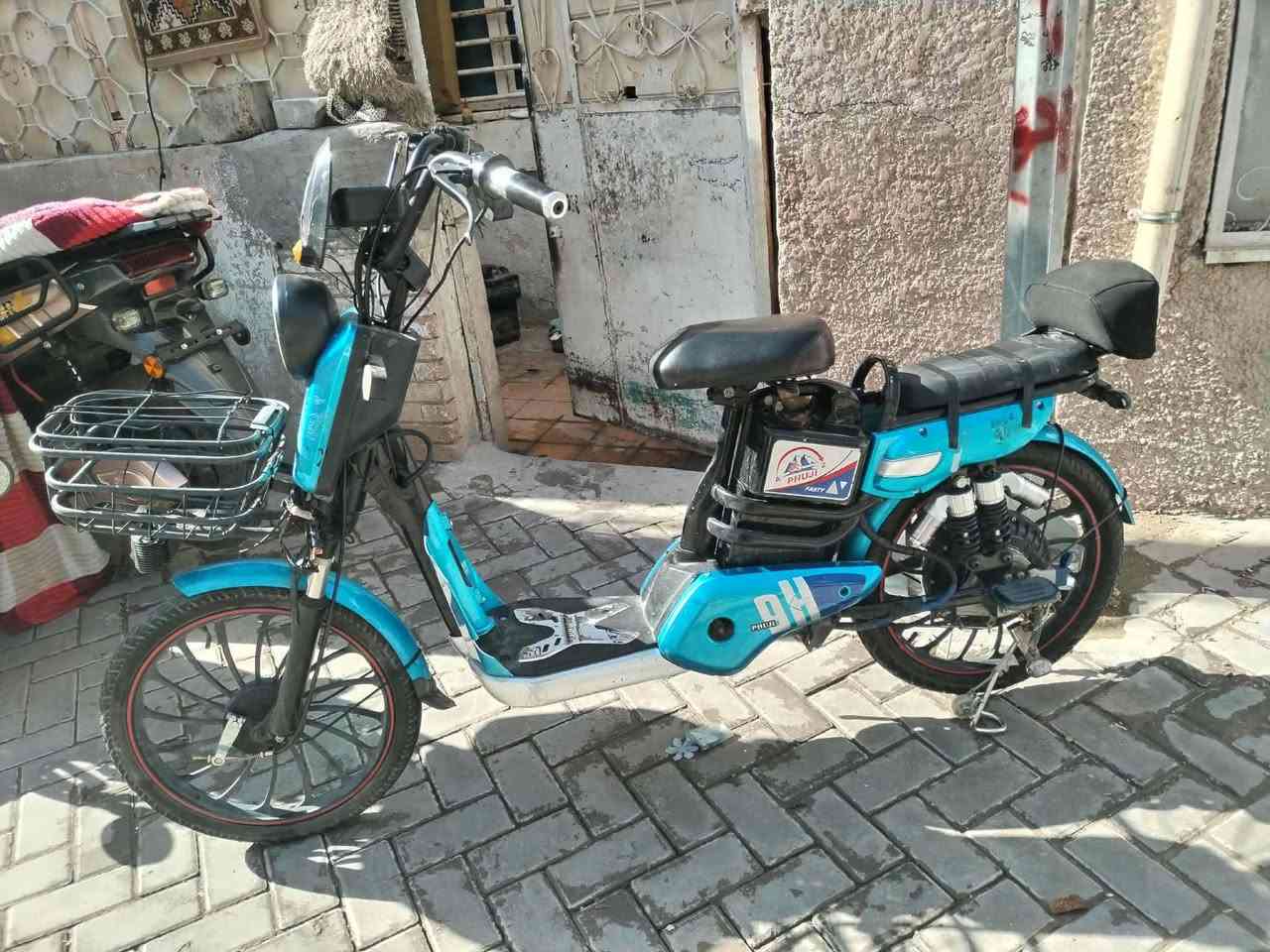 سلام عليكم دراجه شحن H9
أربع بطاريات. ملف 1500
ضمان بل بطاريات خمس اشهر 
سرعه دراجه 70
سعر 350 و بيهه مجال 
***********
