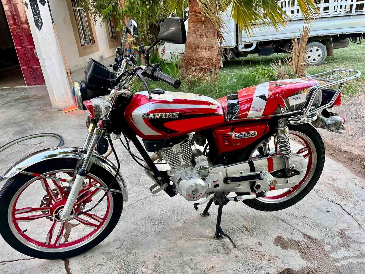 السلام عليكم   للبيع.                                                  موطور 🛵 سافان 2023☑️محرك كبس ما مفتوح شرط 🕢 منفيس موجود وزن ثقيل / احله من الصوره شرط 📸سلف كهربائيات كلو شرط ✔️جوز تاير جديد  ***********📞
