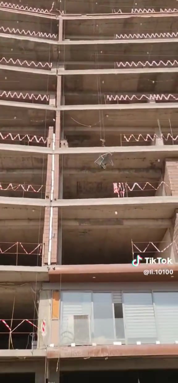 السلام عليكم ونج تصعيد جميع المواد البناء من طابق الأول إلى الطابق العاشر *********** سعار مناسبه
