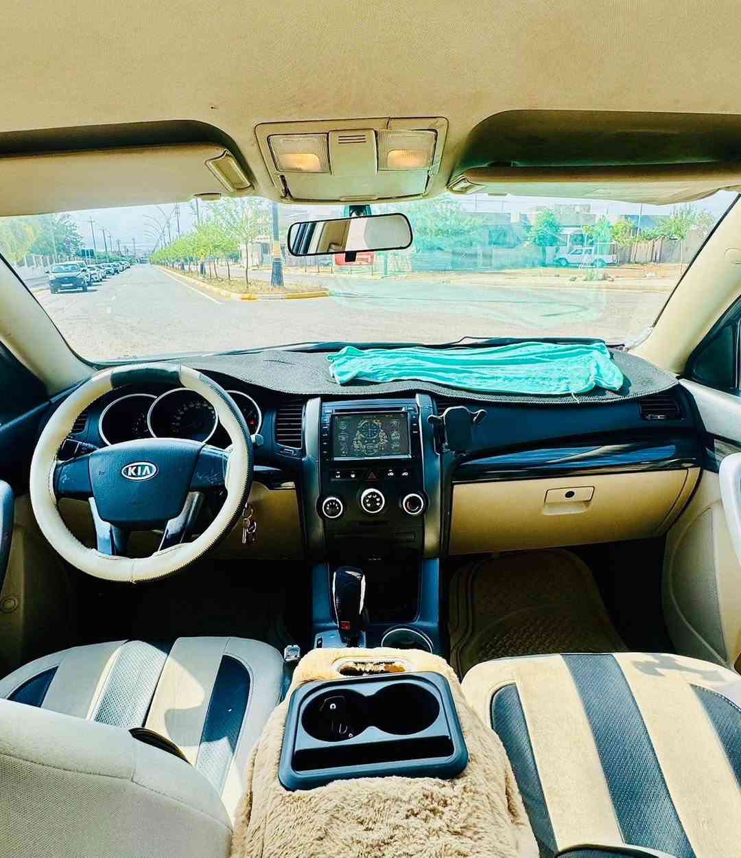 کـیا سۆریـنـتـۆ  (٢٠١٢)
بـەنزین 4 بـسـتۆن 
دەبل ئەکسل 4+4
تەبـریـدی سارد و گەرمـی بەشەرت 
بی تەقە و ڕەقە هـەمو گیانی بـەشەرت     
گــۆڕینەوە ئـەکـەم بەشتـی بەدلم بیـت..
سعری (59)مەعمەلە

*********** السليمانية, العراق
