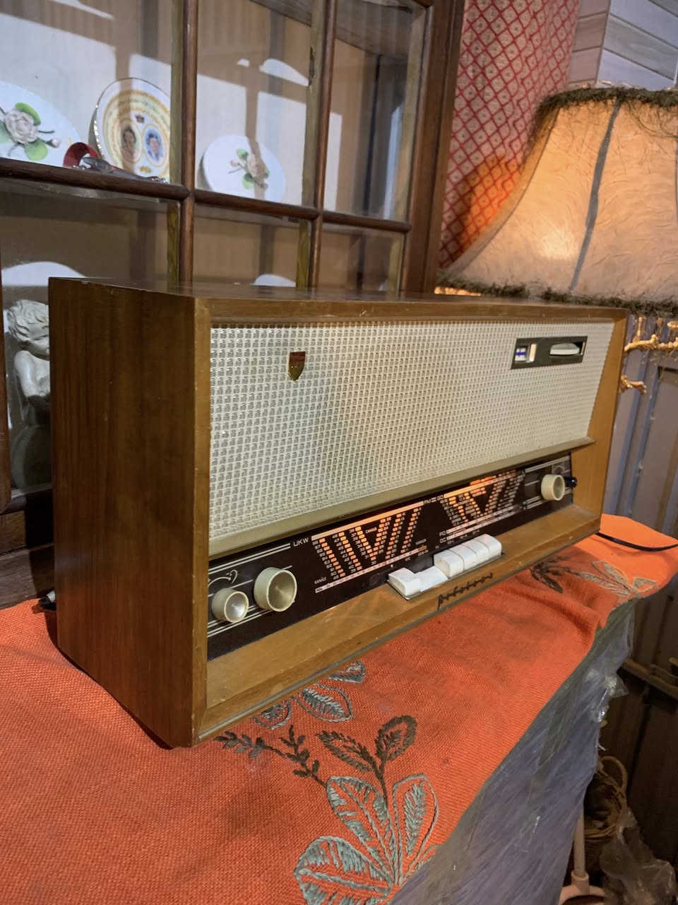 وجبة للراديوات fm
٦ عدد شغالات وfm
١عدد بي نقص. لمبة وحدة EL84 
١عدد متول كهرباء للجهاز 
ابيعهم شلع 
سليمانية يوجد توصيل لكافة المحافظات ***********
