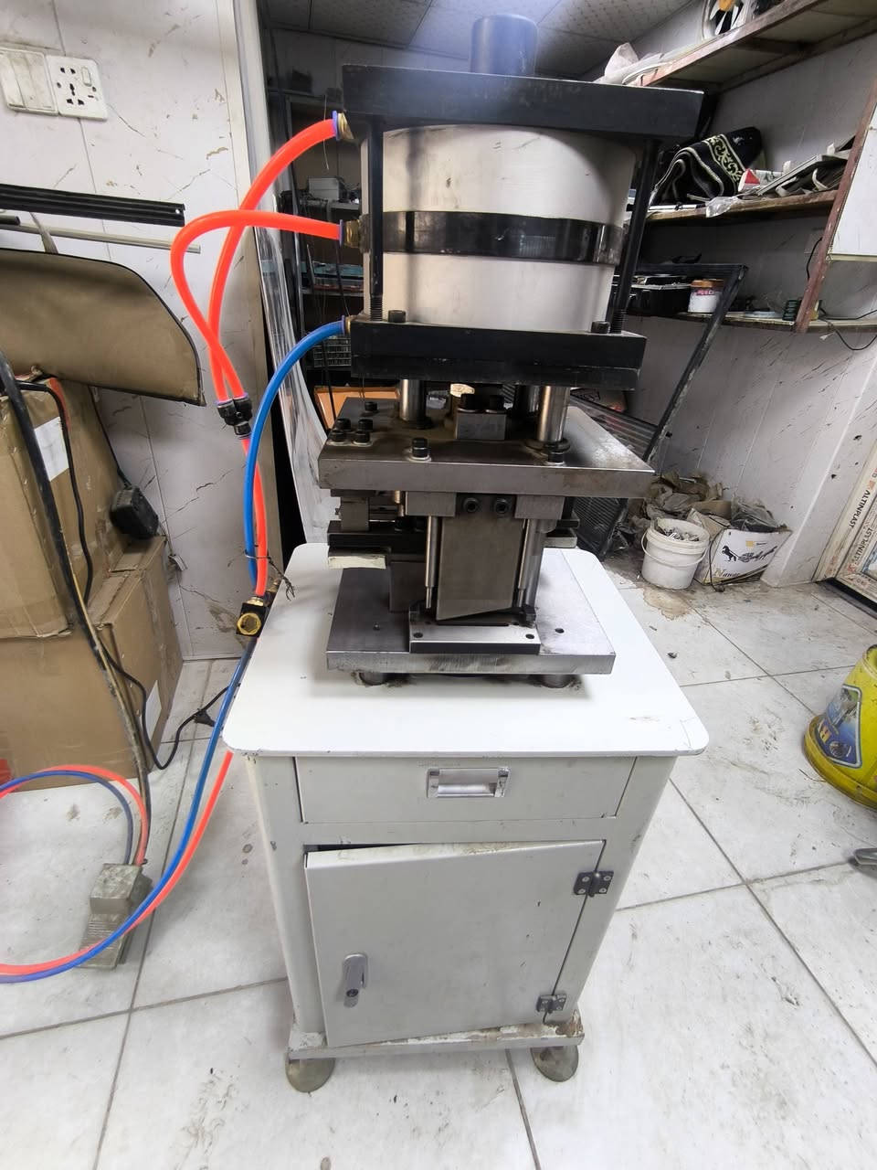 سلام عليكم ورحمه الله 
ثاقبه 5 في 1 للبيع 
مفصلي + وسلايت + واسبانيول + ومياه امطار + ول خامسه ماعرفها شنو استخدامها ابد للتواصل ***********
