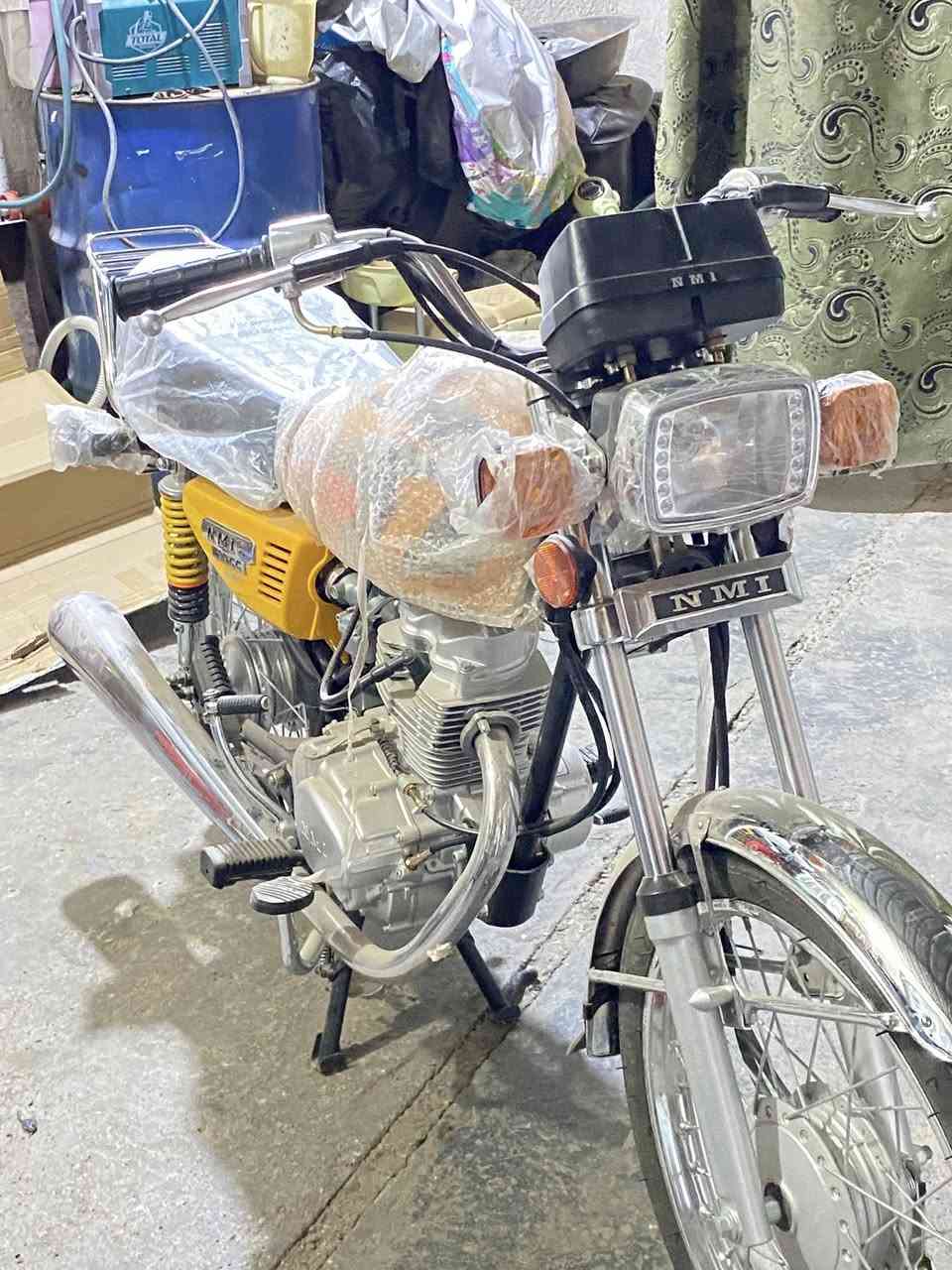 سلام عليكم…. السعر 1600 اوراق اصوليه 
للبيع نامه اصلي طالعه بنهايه ال ٢٤ صارلها سنه طالعه من معرض مخزنها (ضامها) بعدها جديدت بلاد ورزنه ومابيها اي نقص تاخذها من باب بيتي اوراق اصولي وكامله وماطالع بيه الله شاهد جديده كلش بأسمي الاوراق مكاني( كربلاء ) حي السلام قريب مركز شرطه حي النصر ورقمي *********** تاخذها من باب بيتي ودراجه مامفتوحه جديده وضامها تجي وتشوف نفس البل صور دراجه
