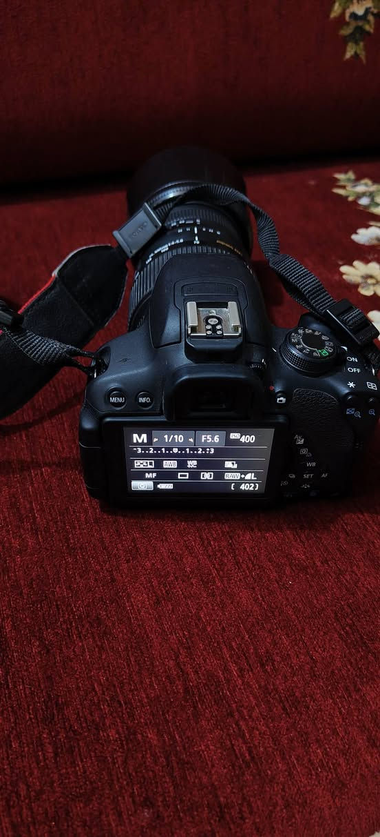 كانون D700  جماعت الرياضي تفيدكم
النضافه 100/100
العدسات  70/300   &  18/55
الملحقات: 
جنطه. موضحه بل صوره 
بطاريه 1
رام 16GB
حزام. موضح بل صوره
شاحنه اصليه. موضح بل صوره 
كيبل نقل الصور. موضح بل صوره

السعر والتفاصيل البقيه بل خاص 
او  واتساب ***********
