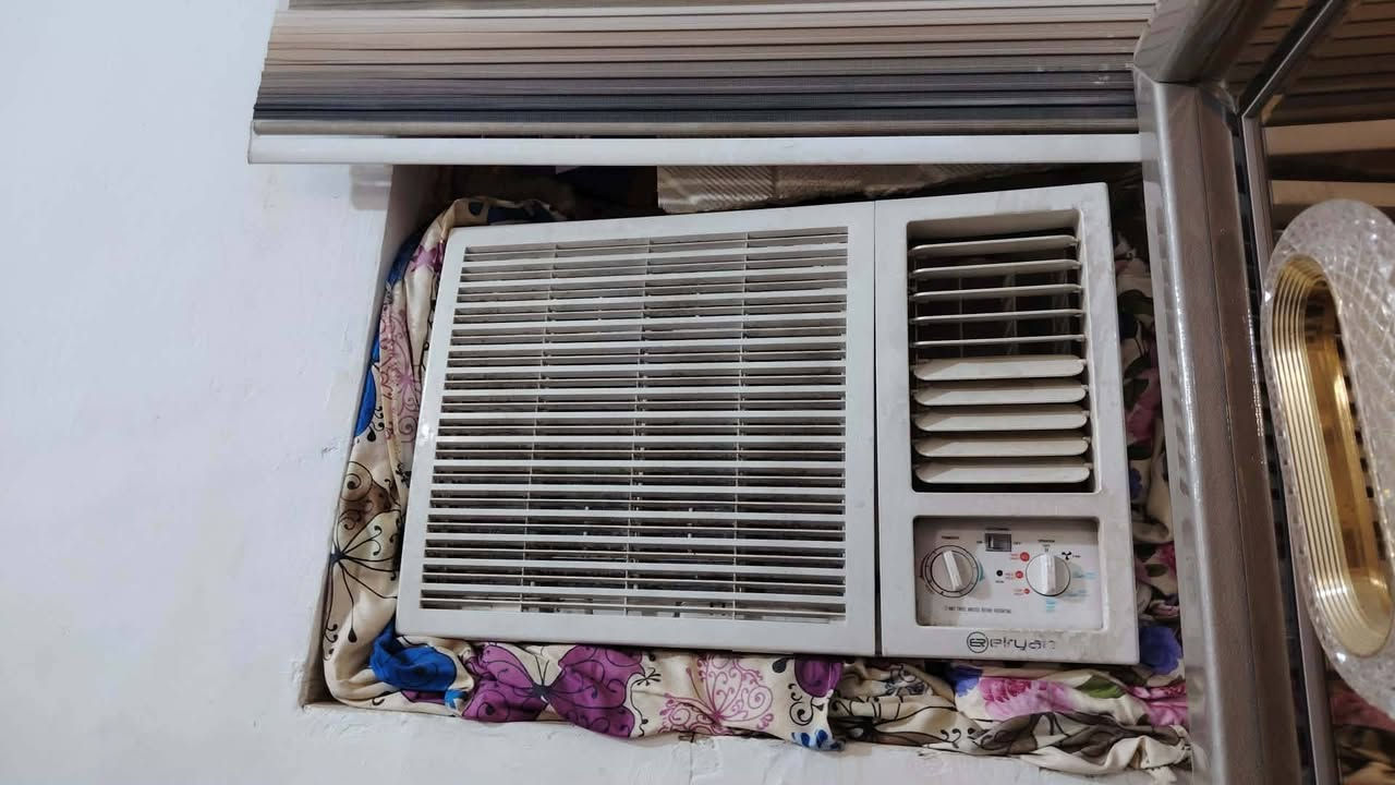 السلام عليكم مبردات او مكيف ابانسب الاسعار البلاستك75 الف 

الحديد البرفاب نضيفه كلش استخدام قليل جدا 90

او المبرده النفخ اب79الف 

المكيف  ثنين طن الريان فول بروده 🥶210

 للستفسار *********** بي واتساب يوجد توصيل  

خلي الفقير يشتري او الي ماعنده يجي خاص اكو مبردات علا40او35 يخبلن انضاف اواني خادم 

مزاد بركات اهل البيت المكان بابل الحمزه الغربي حي الأصدقاء قرب مدرسة وقف الشيعي
