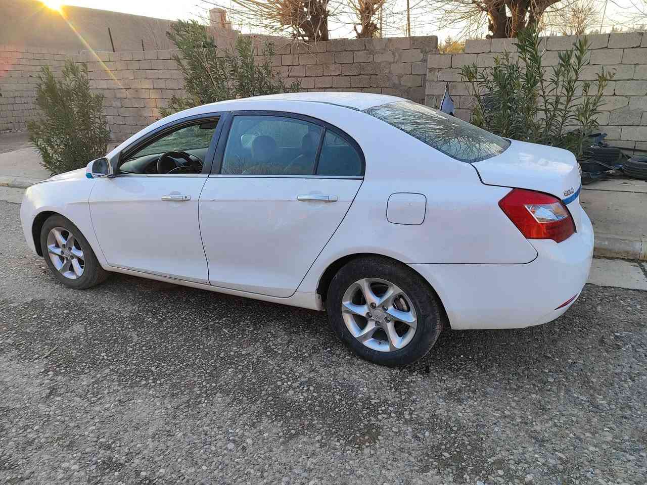 ئێم گراند بۆفرۆشتن2013 ڕەقەم سلێمانی سەنەوی تازەیە گێڕومەکینەی سەنیە نەکراوەتەوە چواپارچەو سەقفی بۆیاخە تەحویلو غرامەو گێڕومەکینەی بەشەرت سعری 40گڵاو معامەلە گۆڕینەوش ئەکەم لەتەکیەم تەبریتی سارد گەرم بەشەرت پارەی ئۆپڵێکە***********اسیا***********
