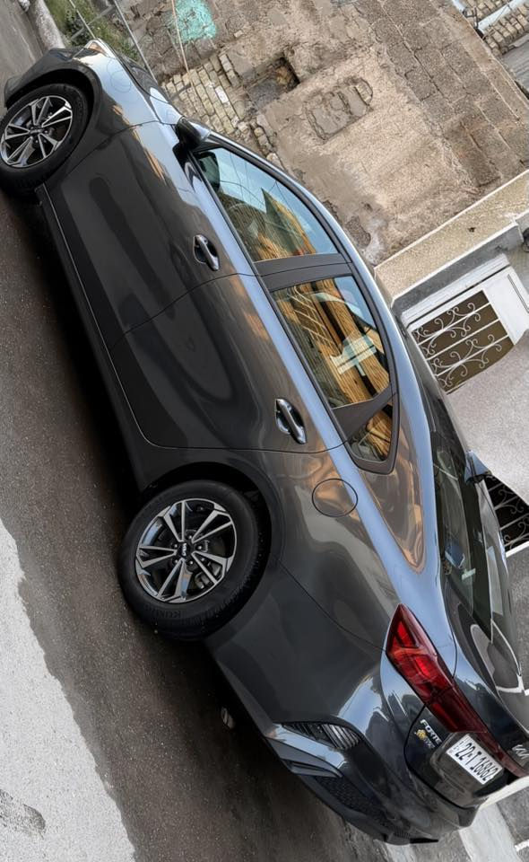 للبيع كيا فورتي 2024 سيارة جديدة بدون نقص بيها فقط جاملغ جهة السايق صبغ فقططط سياره زلغ مابيها ترقيم جديد على ايدي  اربيل انكليزي باسمي هزة جديده ورقم جديد ماشية 21 توجد بيها سبير وعده جديده ودوشمه جديده مكانها الاعظمية للاستفسار الاتصال ***********
ملاحضه : السياره للبيع فقط بدون مراوس
