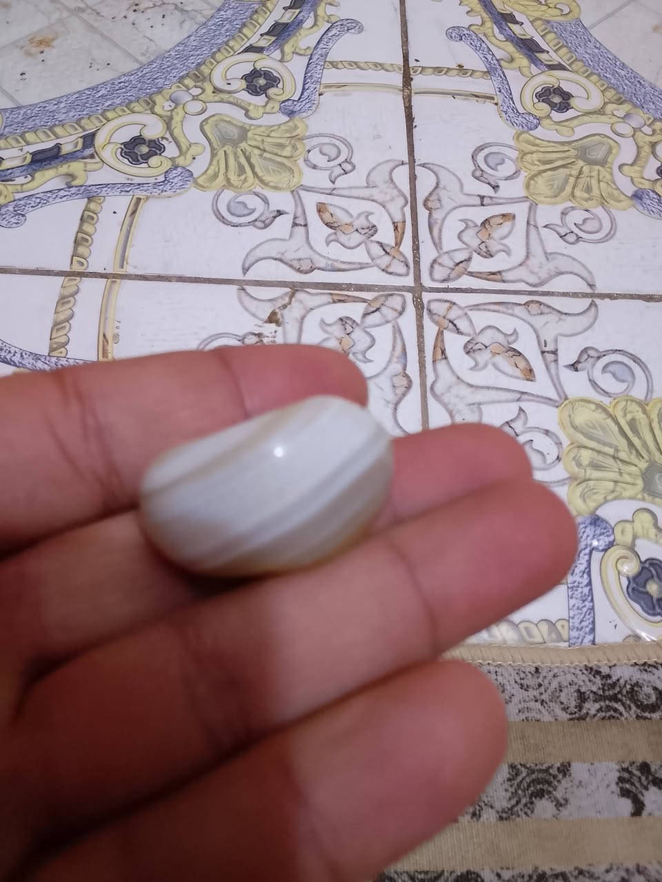 السلام عليكم حجر داودي للبيع لكيته طايح وماعرف بيهن. للأستفسار ***********
